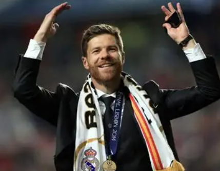 西甲國家德比皇馬勝巴薩，賽后沖突引主帥理性解讀